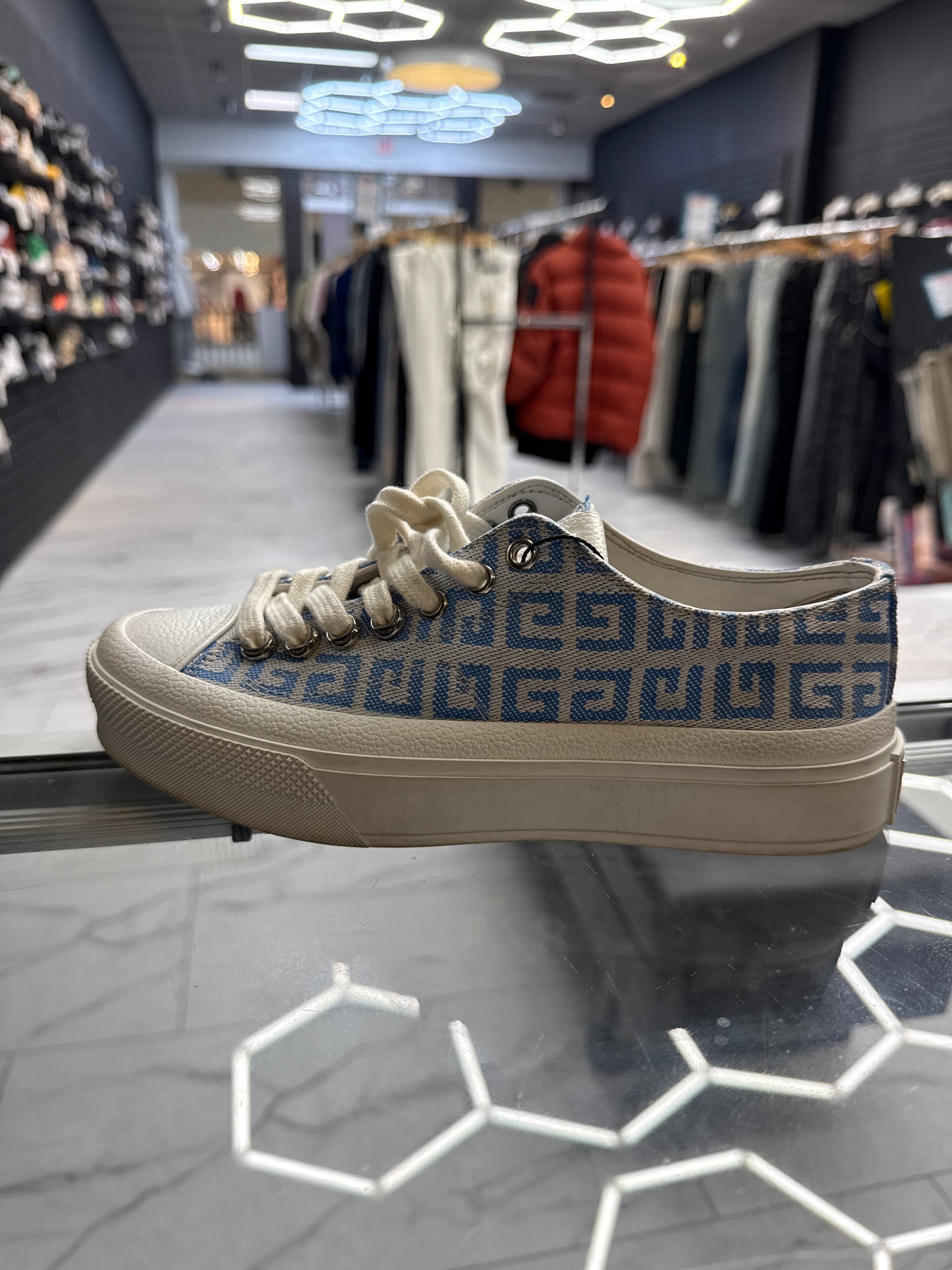 Givenchy City 4G Low USED with no box