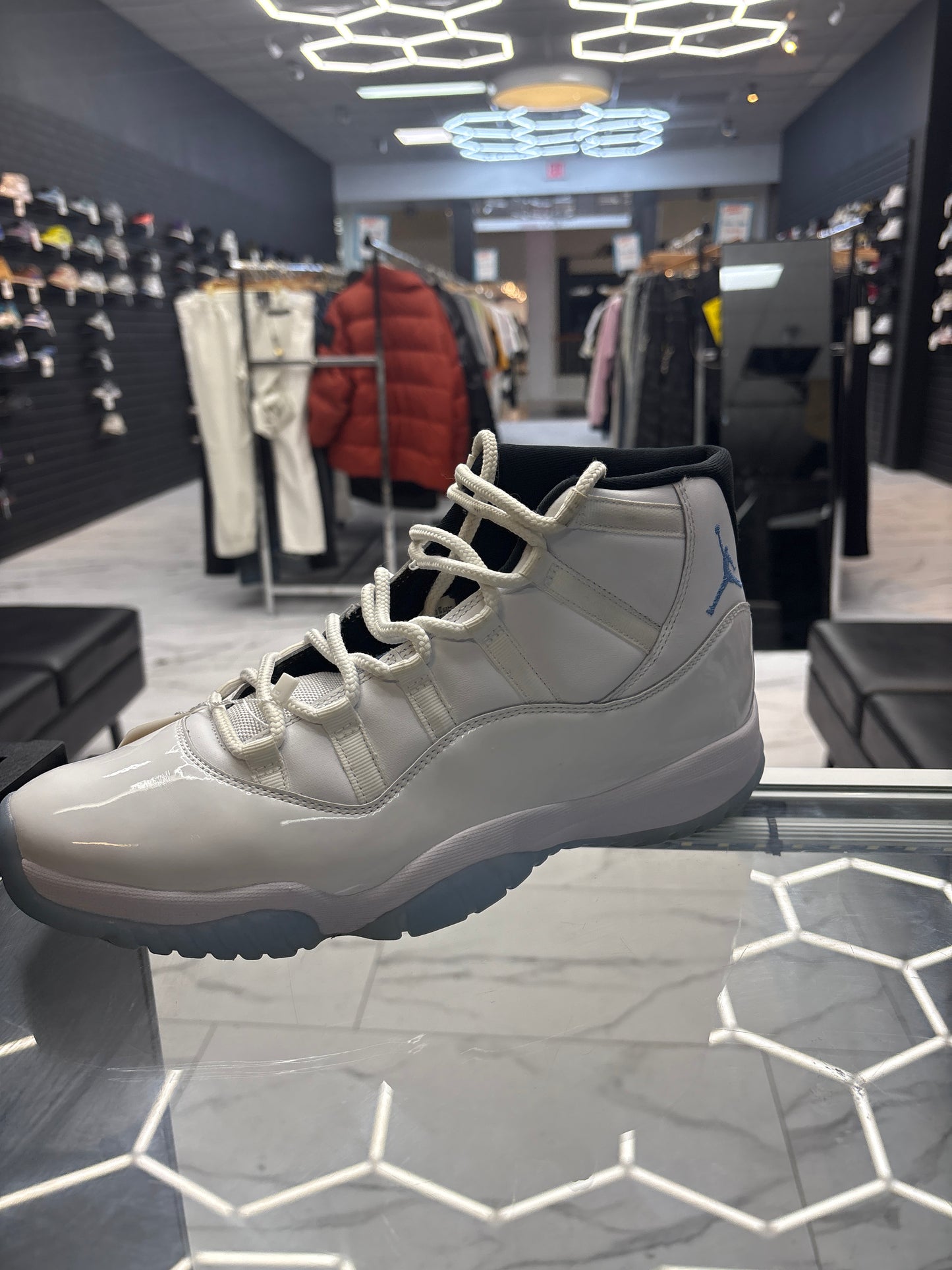 Jordan 11 Legend Blue USED NO BOX