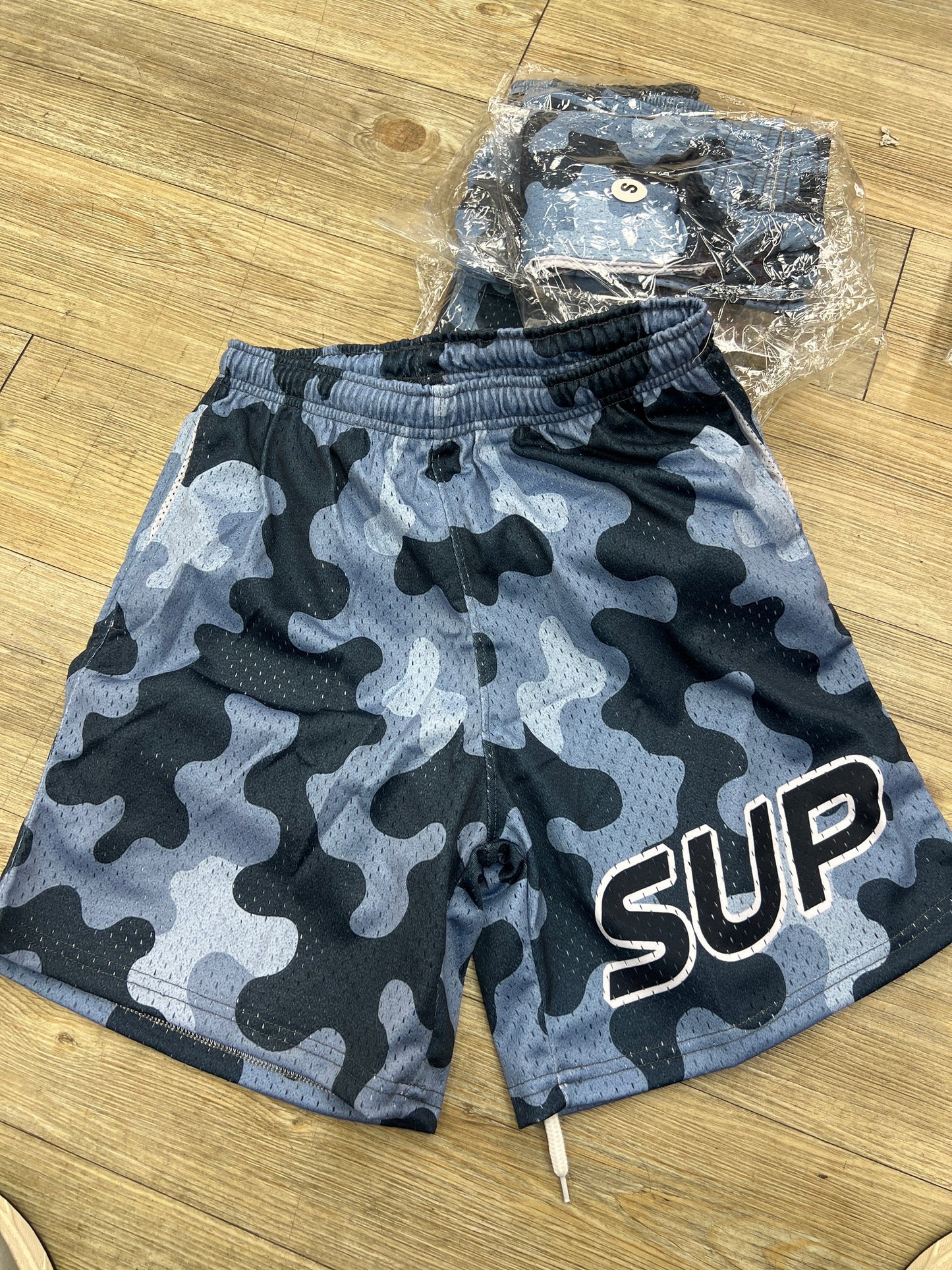 Sup navy blue camo short