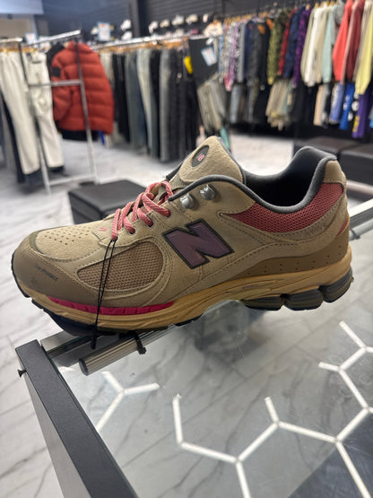 New balance 2002r USED w box