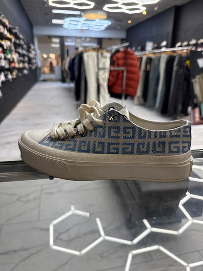 Givenchy City 4G Low USED with no box