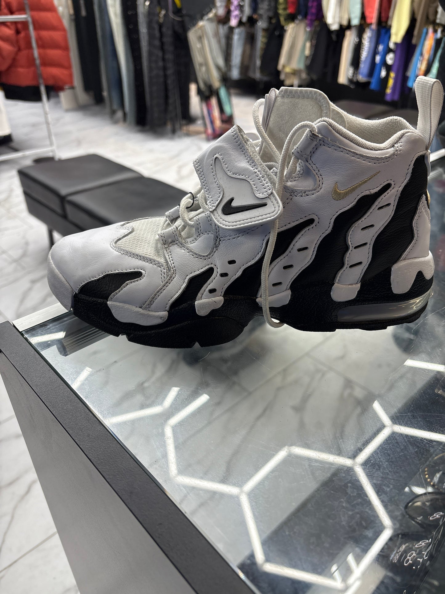 DT Max Black White USED NO BOX