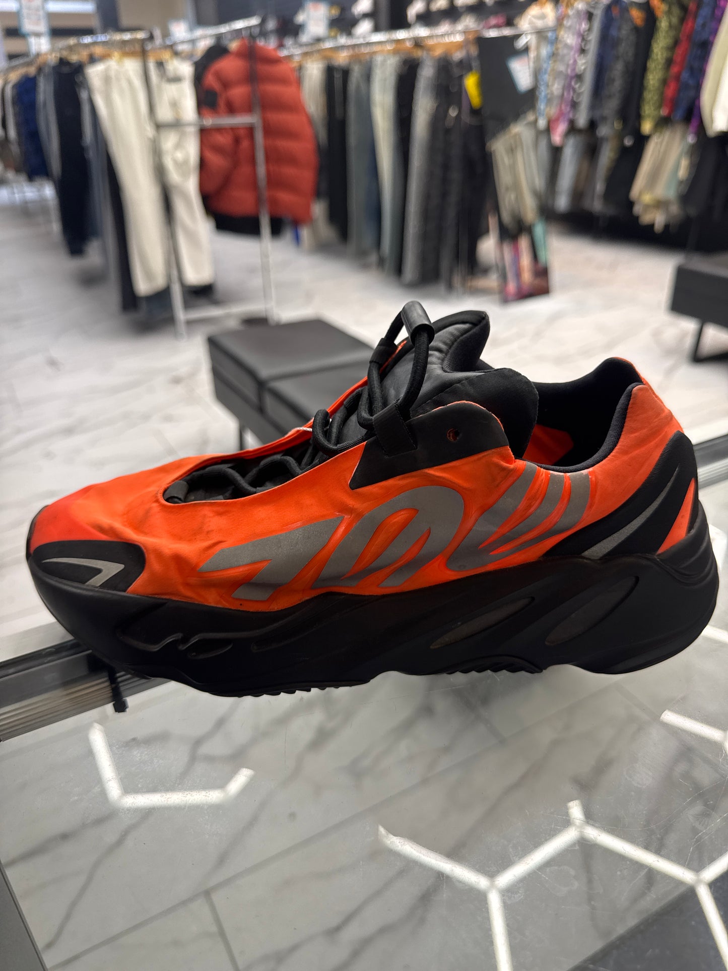 Yeezy MNVN Orange USED