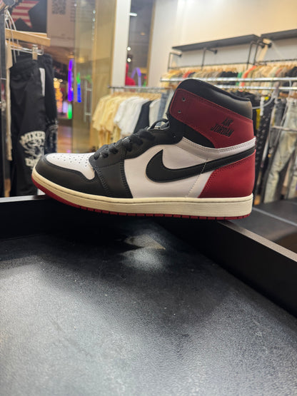 Jordan 1 Mid Black Toe W box Used