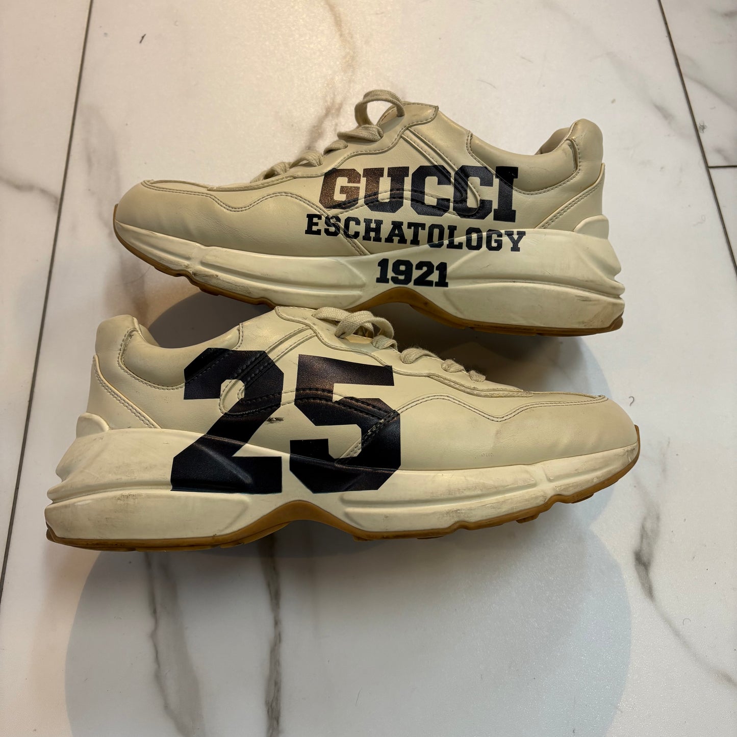 Gucci shoe beige